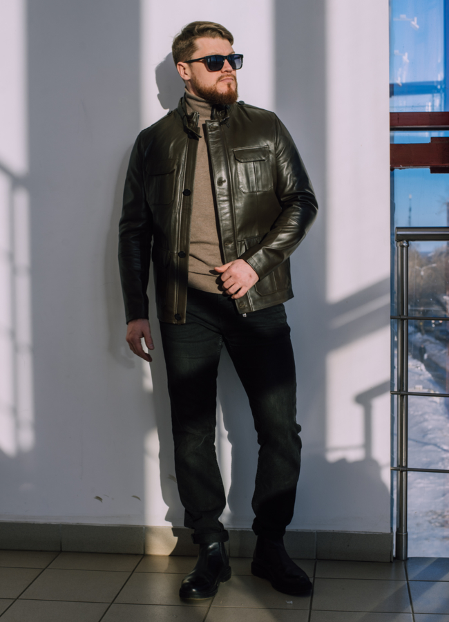 Мужская кожаная куртка на молнии  модель № 22546 в кредит