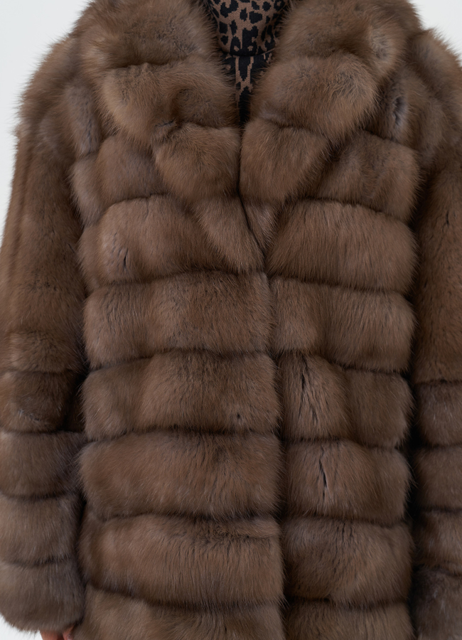 Женская оверсайз шуба из меха куницы модель № 26037 универмаг малина