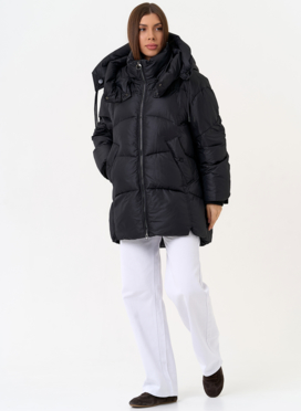 Женский пуховик черного цвета с капюшоном