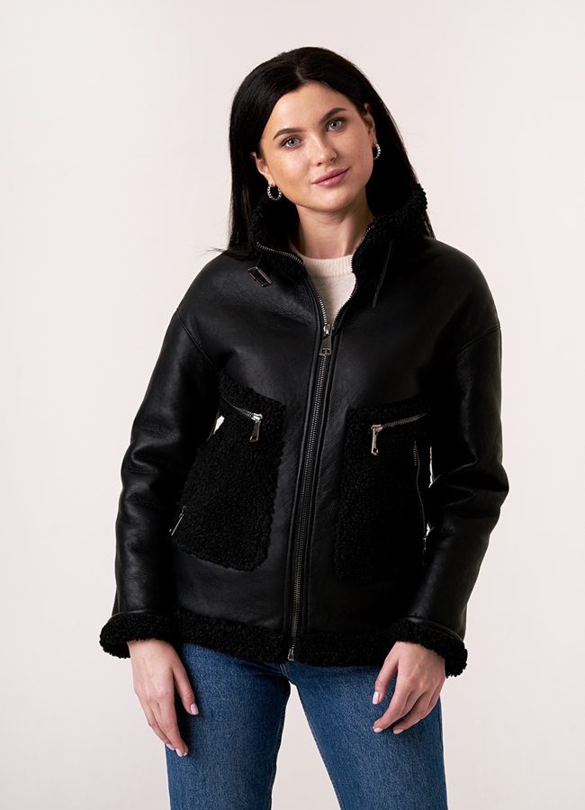 Черная дубленка с отделкой из искусственного меха  модель № 2063 меха малина