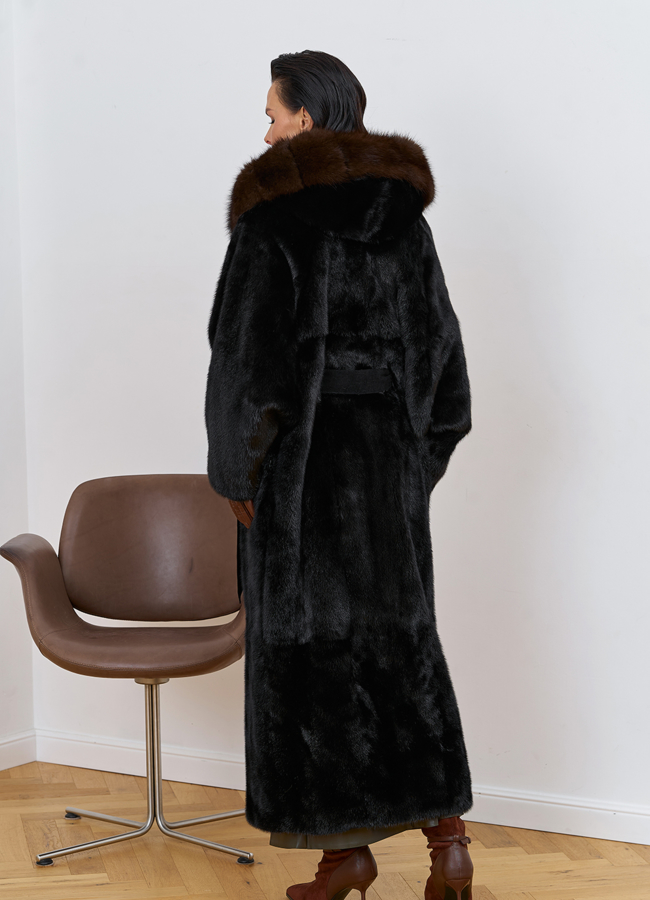 Шуба из меха норки с капюшоном из меха куницы модель № 31729 в рассрочку