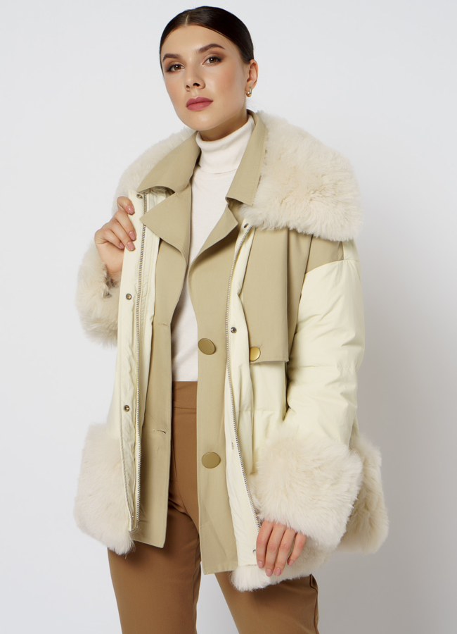 Светлая куртка с мехом  модель № 20-112 универмаг малина