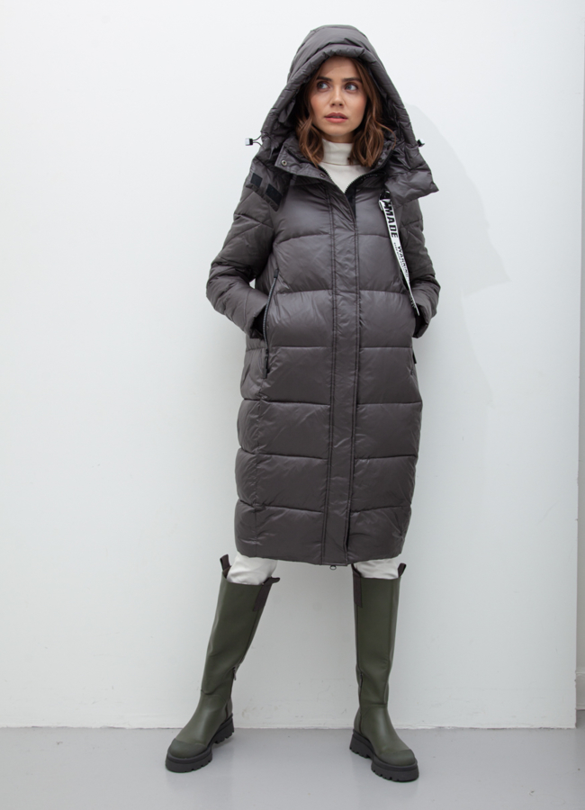Женский пуховик в сером цвете с капюшоном модель № 21081 меха малина