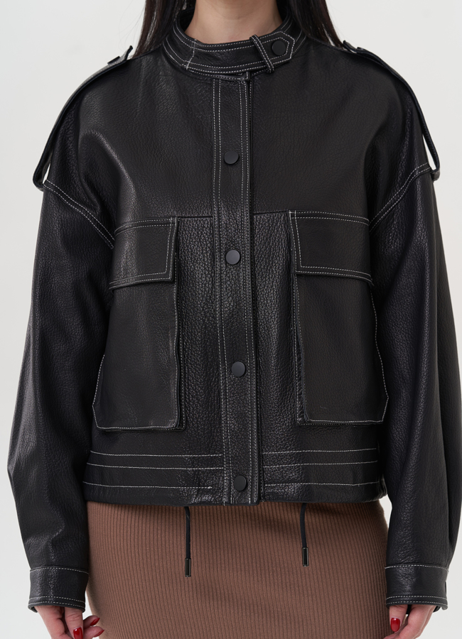 Куртка черного цвета с контрастной строчкой модель № 26918 универмаг малина