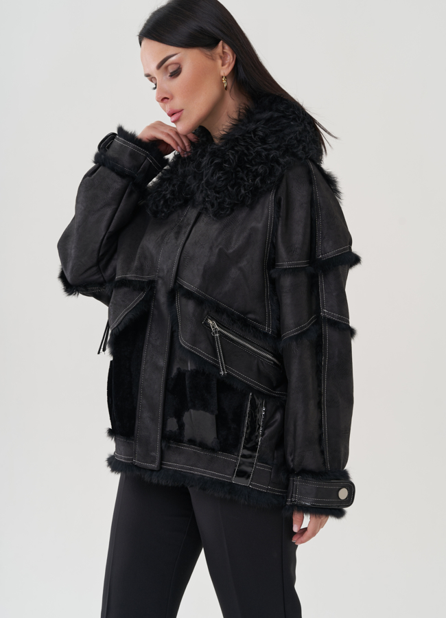 Куртка черного цвета с отложным воротником модель № 25546 в рассрочку