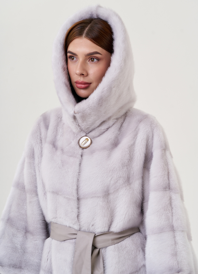 Светлая шуба из норки оверсайз модель № 23360 в рассрочку