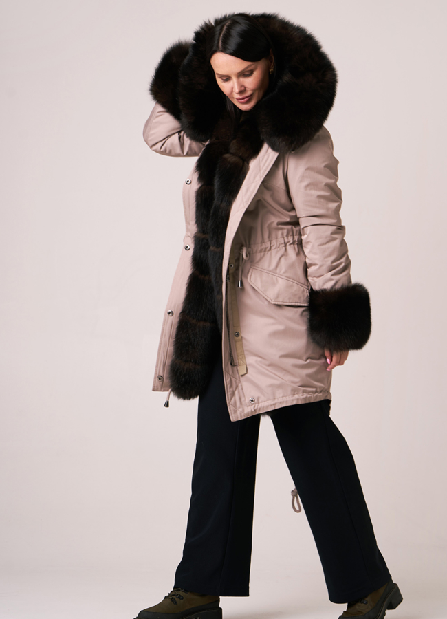 Парка бежевого цвета с мехом из песца модель № 97026 универмаг малина