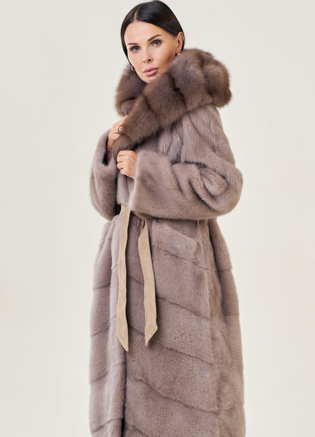 Удлиненная норковая шуба с капюшоном и отделкой из куницы модель № 23098 универмаг малина