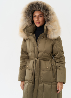 Пуховик с капюшоном из меха лисы