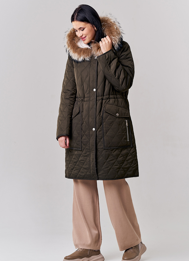 Двусторонняя парка с капюшоном зеленого цвета с енотом модель № 21133 универмаг малина