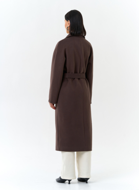 Женское пальто с английским воротником