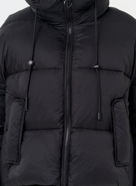 Женский короткий пуховик черного цвета Женский короткий пуховик черного цвета