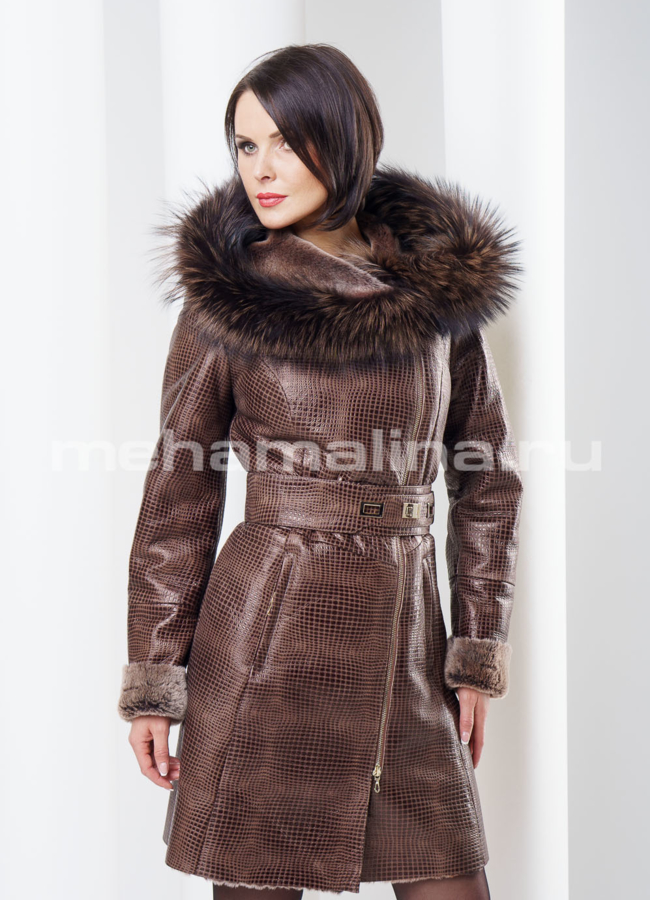Дубленка на овчине, отделка енот модель № D-131 меха малина