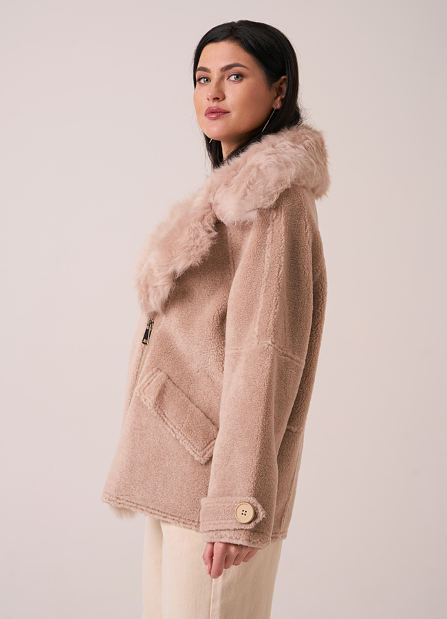 Укороченная шуба из овечьей шерсти бежевого цвета на молнии модель № 12851 в кредит