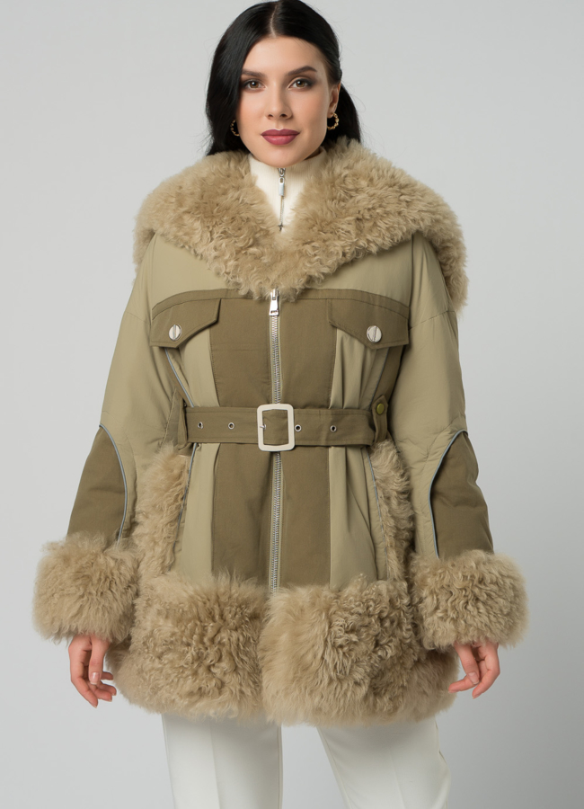 Женский пуховик зеленого цвета с отделкой из овчины модель № 21864 универмаг малина