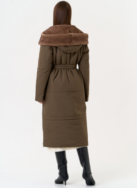 Женское пальто с капюшоном из эко меха под норку