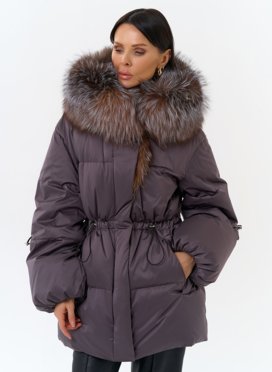 Женский пуховик с капюшоном из меха блюфрост