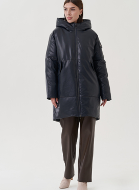 Женский пуховик синего цвета из эко кожи