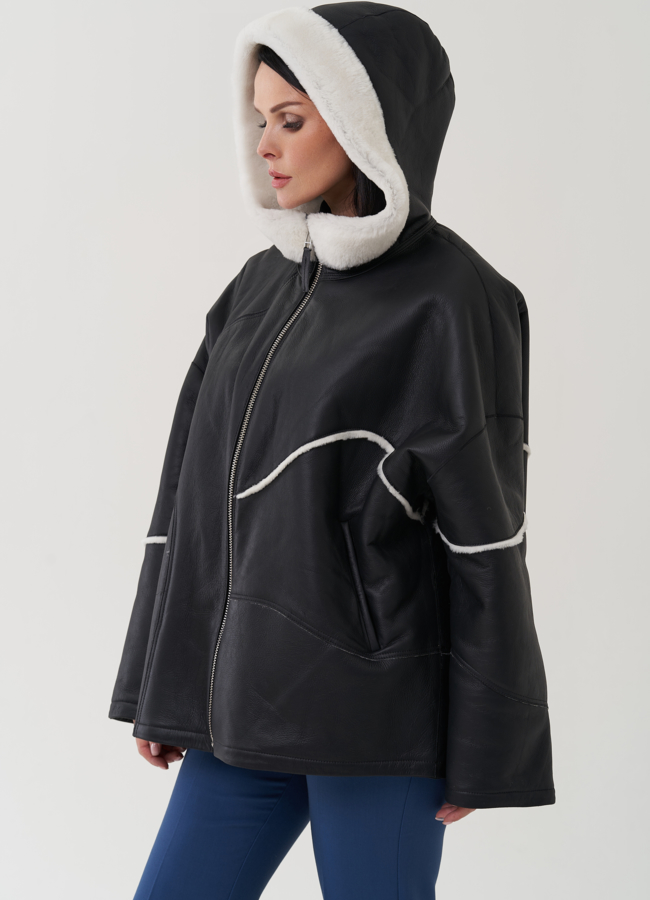 Короткая дубленка черного цвета с капюшоном модель № 25292 универмаг малина