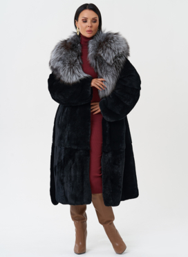 Шуба из меха кролика с капюшоном из чернобурки Шуба из меха кролика с капюшоном из чернобурки