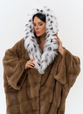 Шуба из меха норки с капюшоном из меха рыси