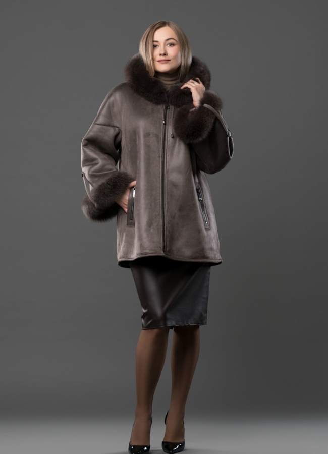 фото Дубленка из эко замши с капюшоном, отделка песец модель № 9188