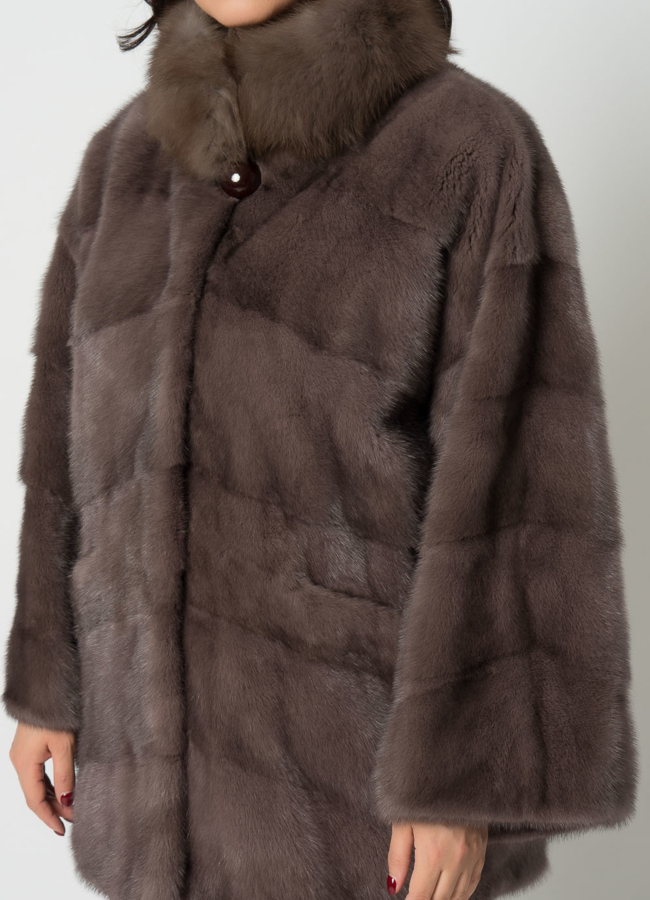 Норковая шуба с воротником стойкой с отделкой из куницы модель № 21602 в рассрочку