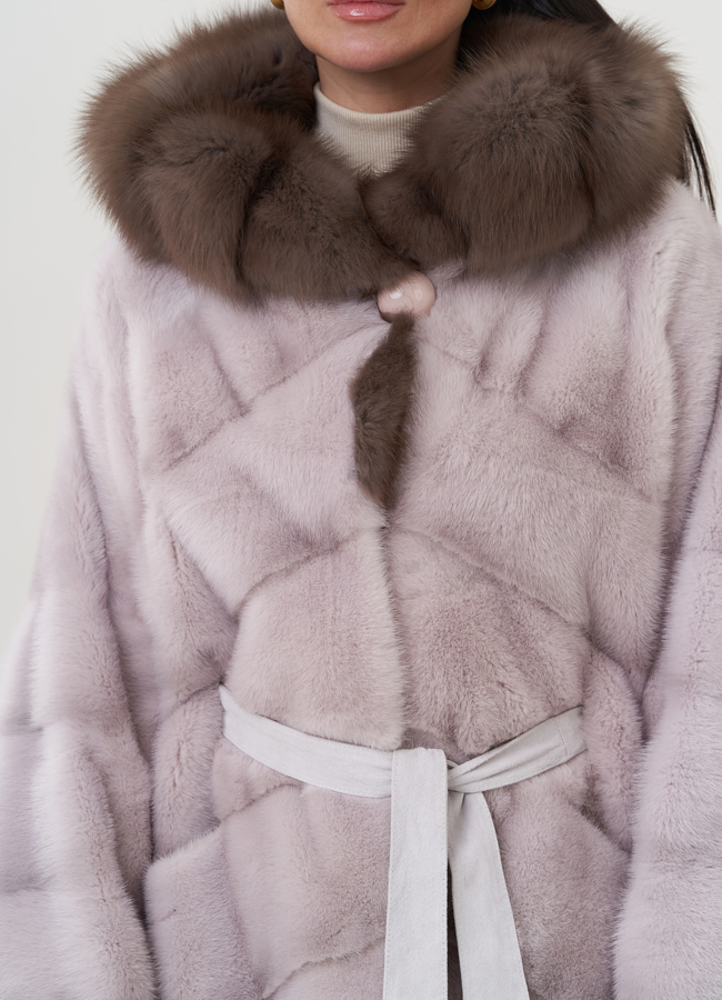 Шуба из норки с капюшоном из куницы  модель № 25813 универмаг малина