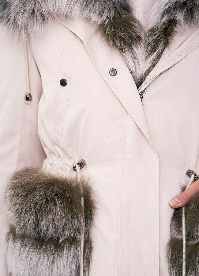 Белая укороченная парка с капюшоном модель № 18948 универмаг малина