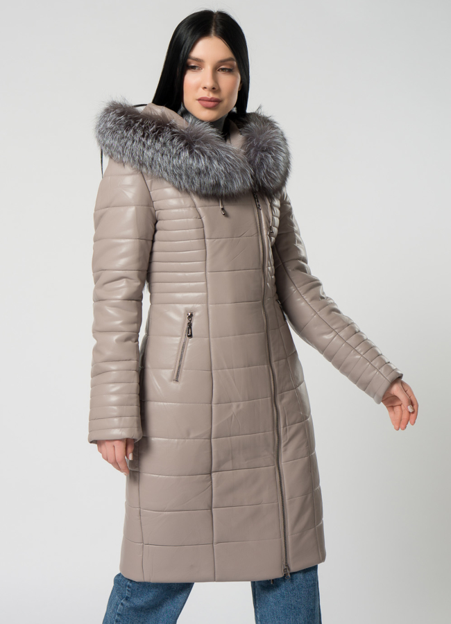 Пуховик из эко кожи бежевого цвета с чернобуркой  модель № 22176 в кредит