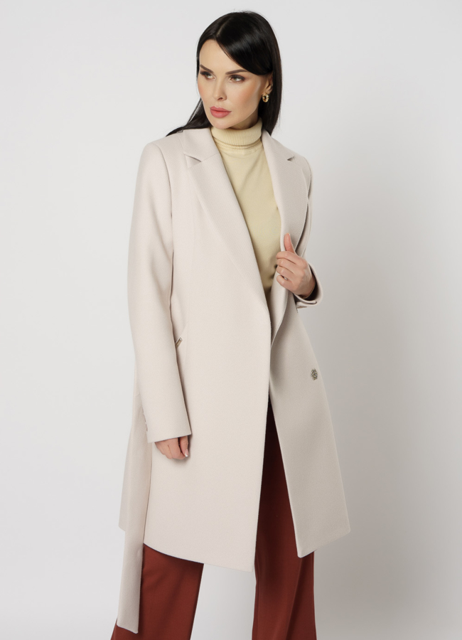 Пальто бежевого цвета с поясом модель № 20764 универмаг малина