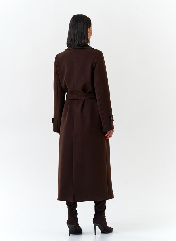 Женское пальто с английским воротником