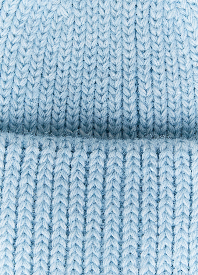 Женская шапка в голубом цвете модель № 9349 в рассрочку