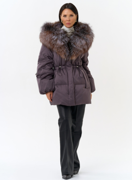 Женский пуховик с капюшоном из меха блюфрост