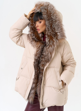 Женский пуховик с отделкой из натурального меха