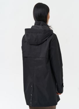 Плащ женский черного цвета с капюшоном