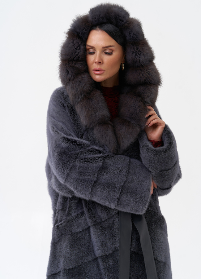 Шуба из норки с капюшоном из куницы модель № 29252 в рассрочку