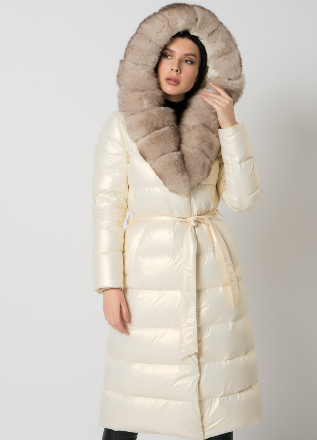 Белый пуховик с мехом  модель № 2192 универмаг малина