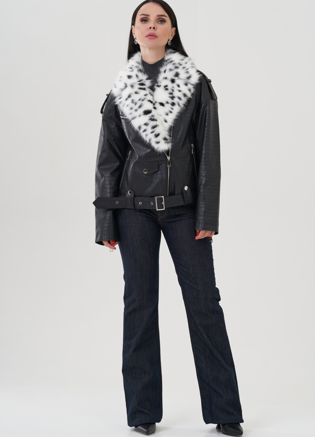 Куртка из эко кожи черного цвета модель № 24909 меха малина
