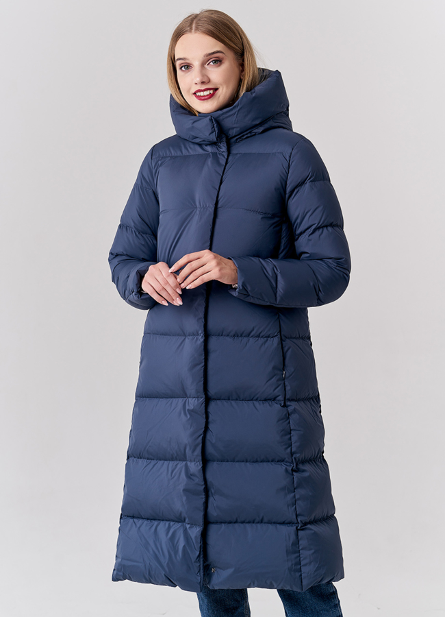 Женский пуховик синего цвета цвета с капюшоном модель № 21894 меха малина