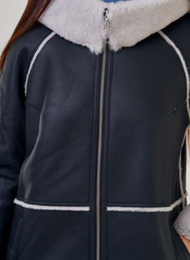 Женская дубленка с капюшоном