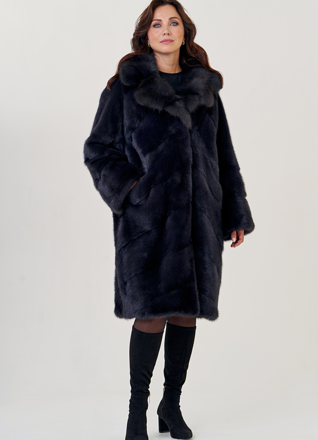 фото Удлиненная шуба из норки в цвете графит с отделкой из куницы модель № 23093