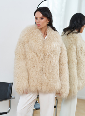 Женская шуба из меха ламы Женская шуба из меха ламы