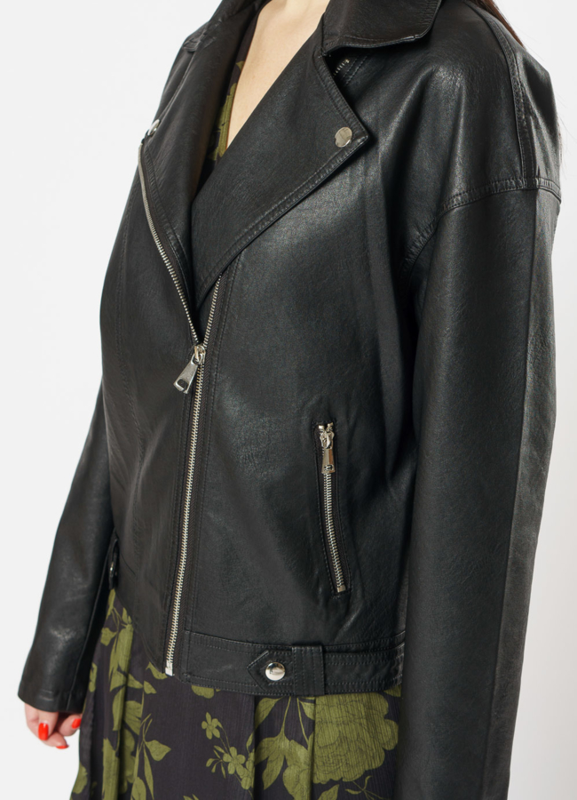 Куртка из эко кожи черного цвета модель № 20637 универмаг малина