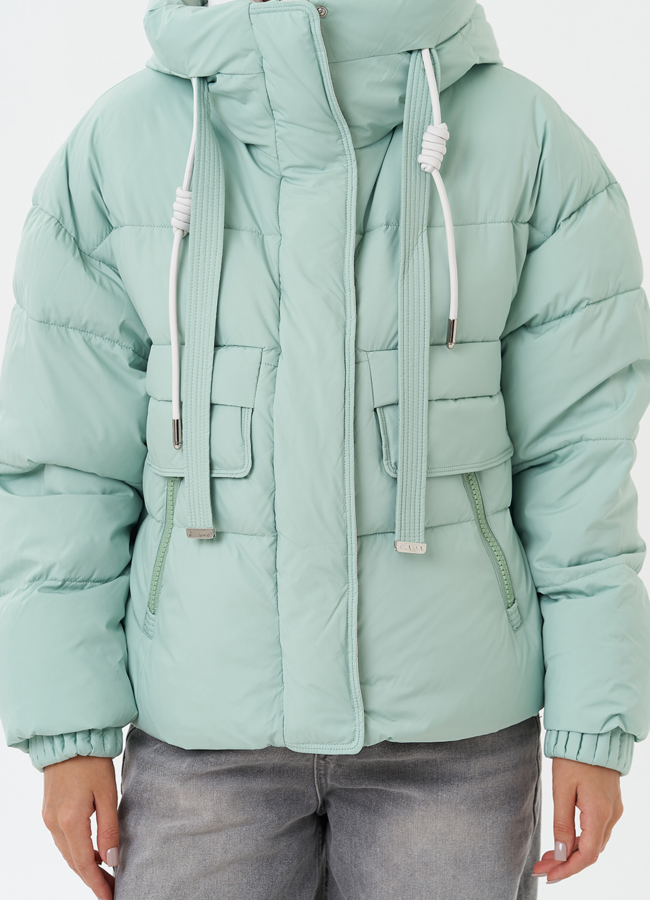 Яркая куртка с капюшоном модель № 28494 универмаг малина