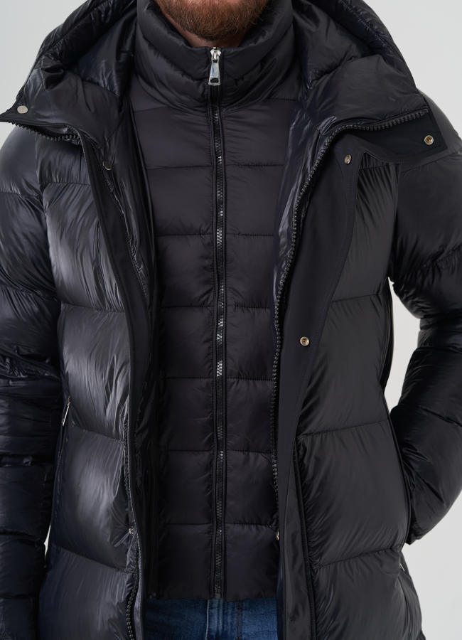 Пуховик мужской черного цвета с капюшоном  модель № 82442 универмаг малина