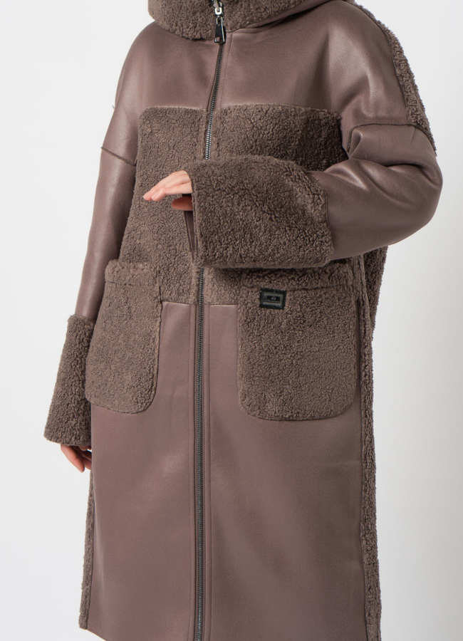 Двухстороннее пальто из эко замши с капюшоном модель № 7702 в рассрочку