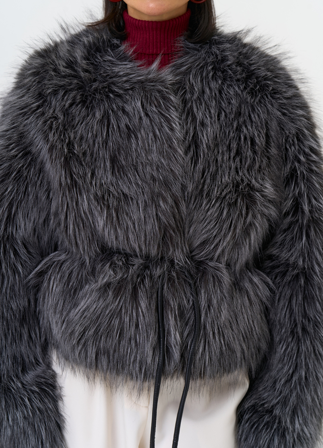 Короткая куртка из эко меха с декоративным поясом модель № 31262 универмаг малина Короткая куртка из эко меха с декоративным поясом модель № 31262 универмаг малина