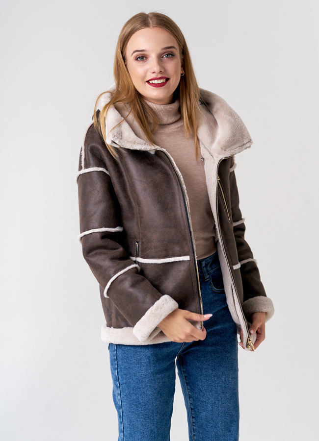 Укороченная дубленка в коричневом цвете модель № 21151 в кредит