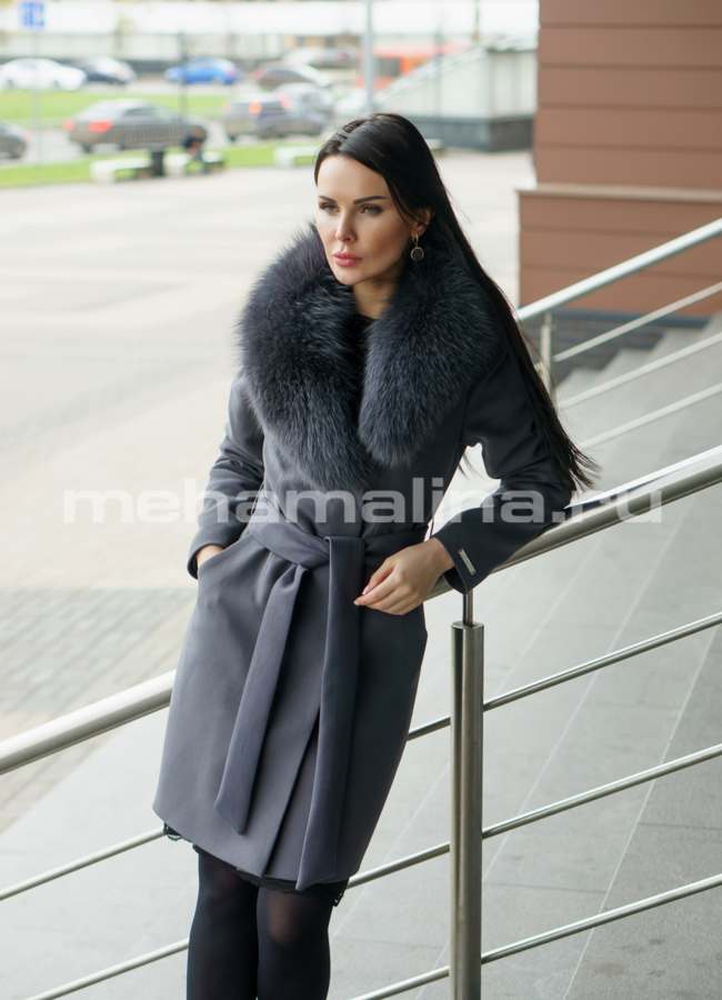 Зимнее утепленное пальто с английским воротником, отделка песец модель № 05 меха малина